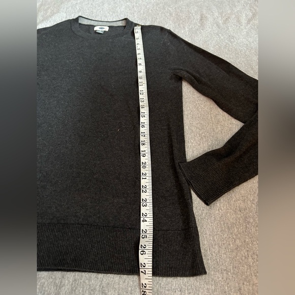 Old Navy Grey Crew Neck Long Sleeve Sweater - Picture 3 of 4